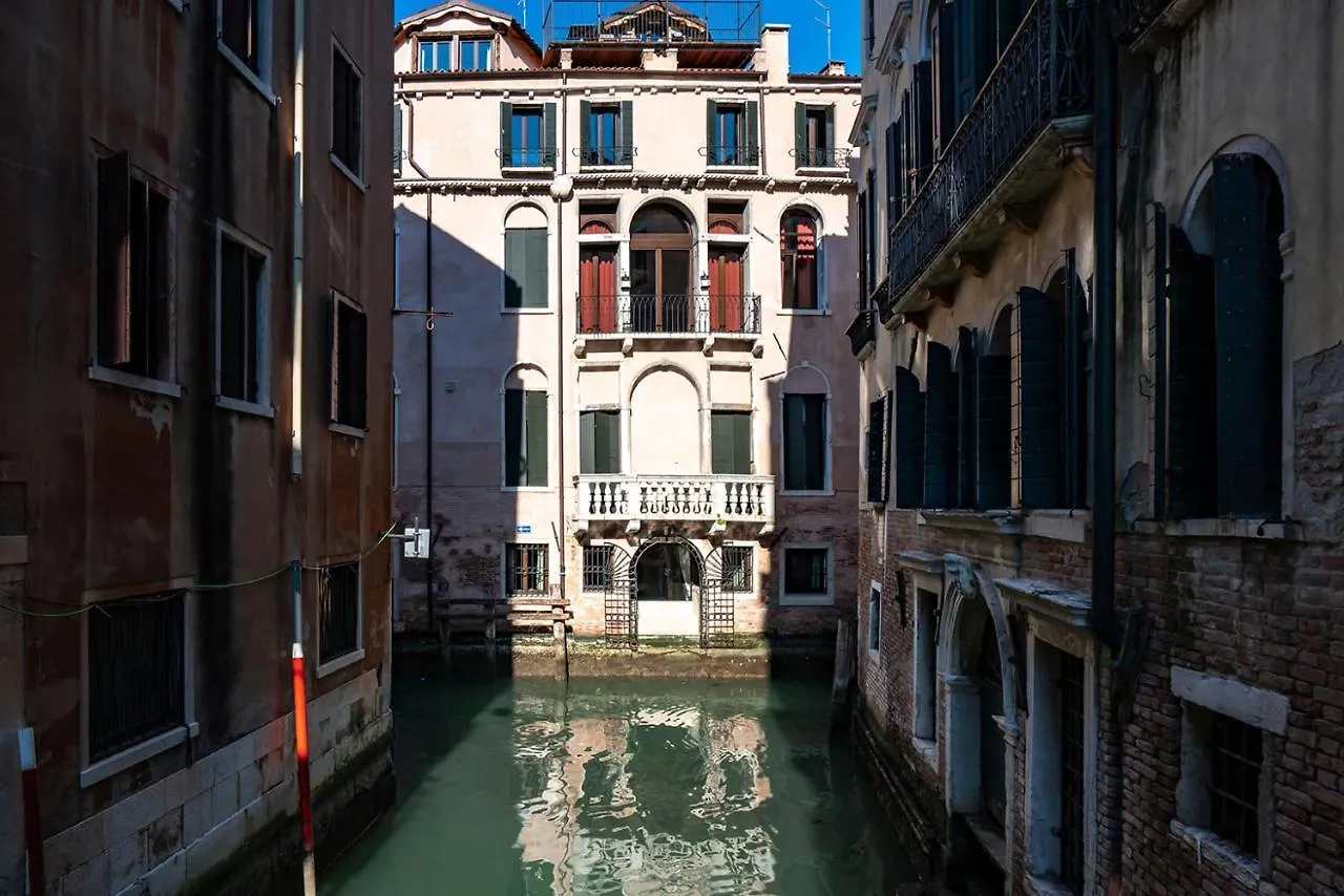 Corte Rubbi 10 Luxury Three-Bedroom Apartment -Dimora Italia - Veneza 0*,  Itália